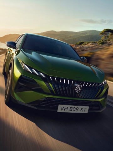 Vista delantera del nuevo PEUGEOT E-408