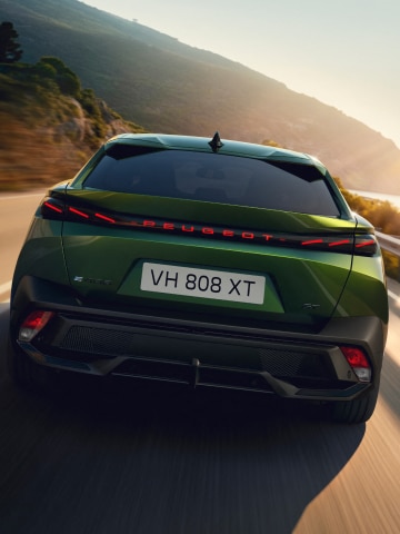 Nuevo PEUGEOT E-408 vista trasera