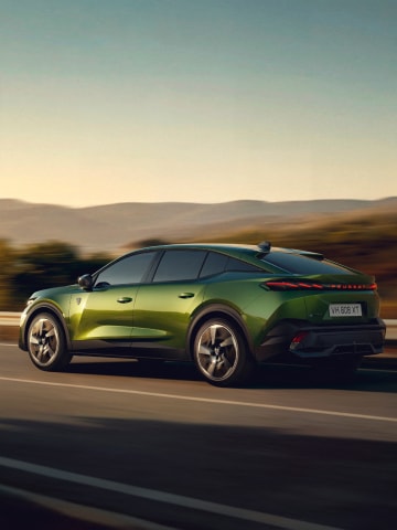 Nuevo PEUGEOT E-408 ayudas a la conducción