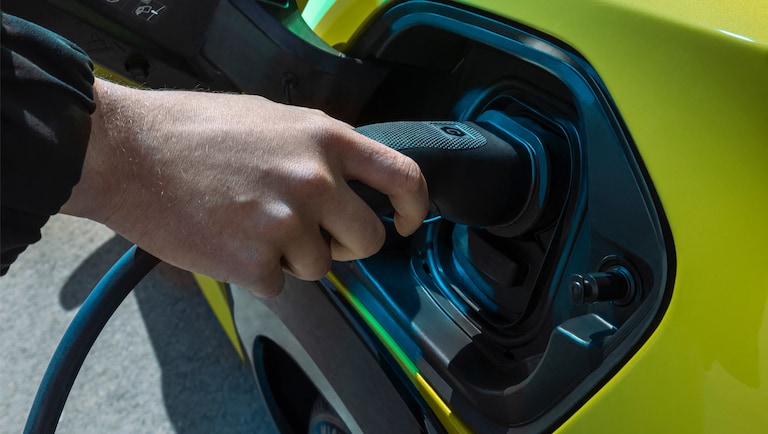 PEUGEOT_E-2008_2305CV_004