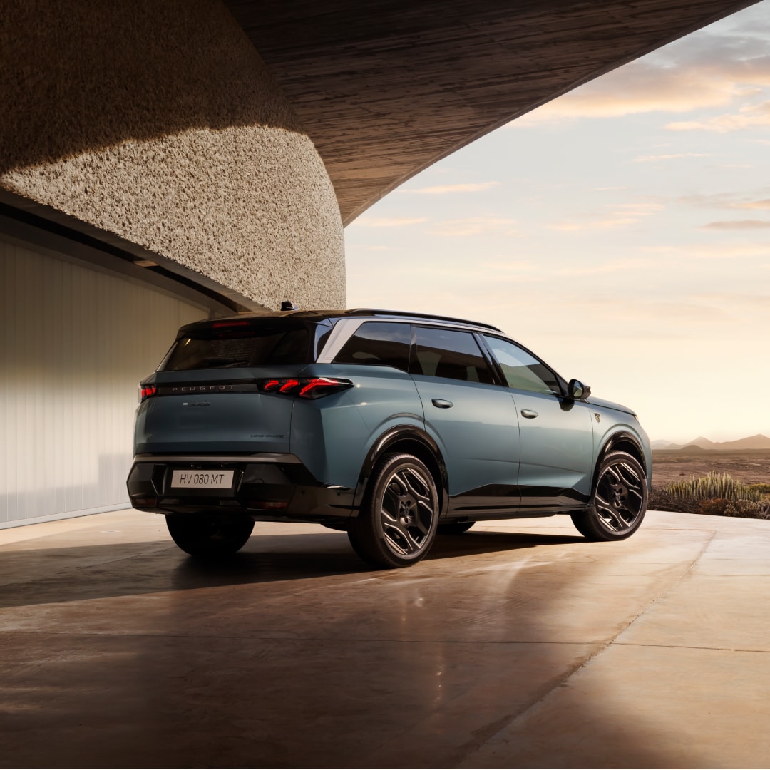 Vista de perfil del PEUGEOT E-5008
