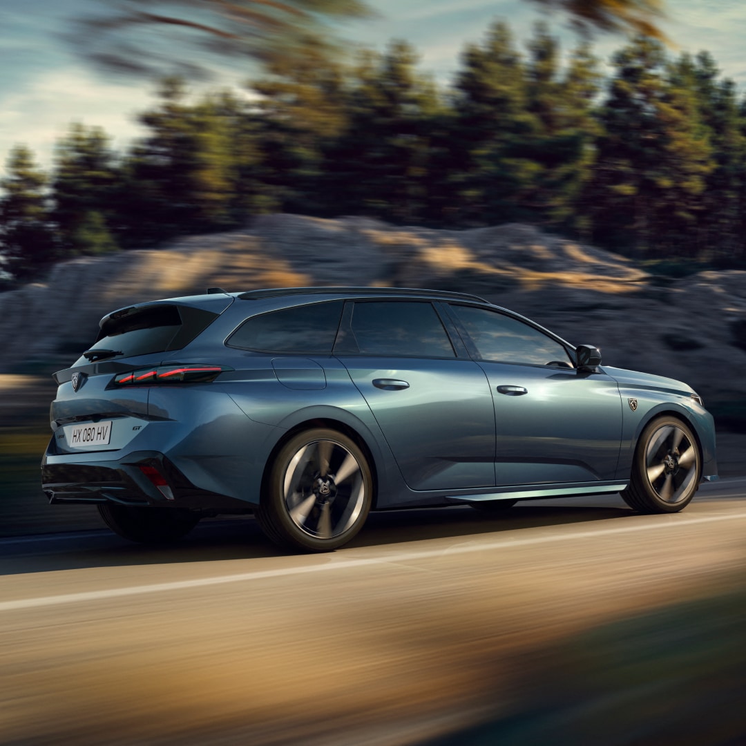 Vista de perfil del PEUGEOT E-308 SW