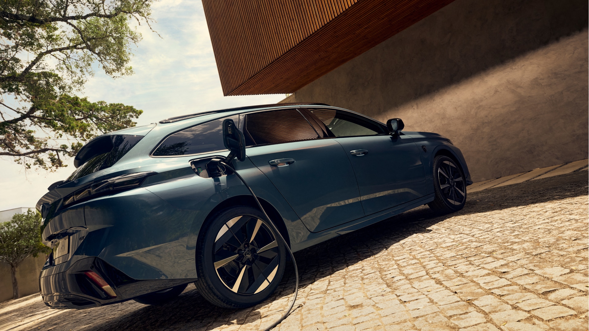 PEUGEOT E-308 SW cargando