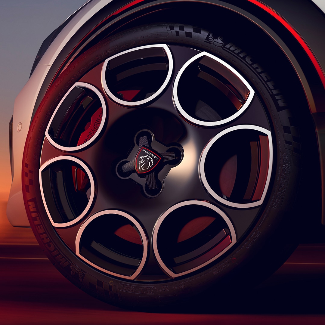 Llantas de aleación perforadas de 18 pulgadas del nuevo PEUGEOT E‑208 GTi