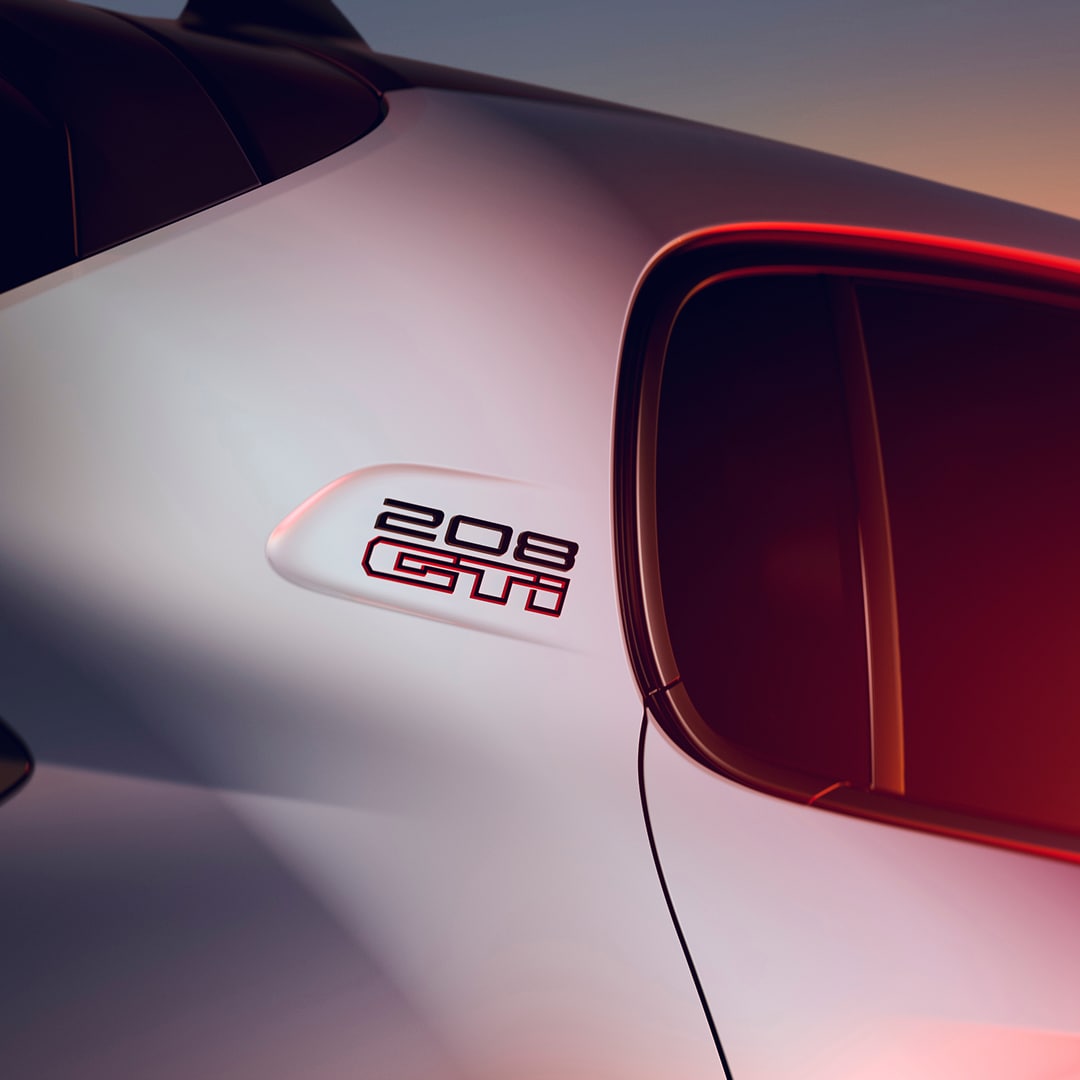 Nuevo PEUGEOT E‑208 GTi, detalle del distintivo 208 GTi