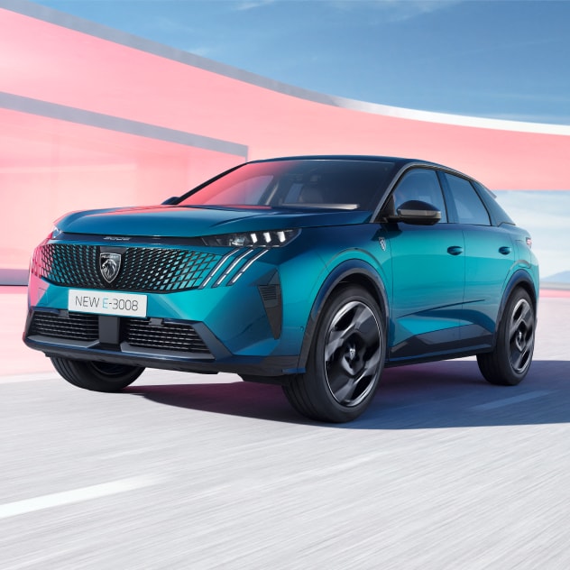 Nuevo Peugeot E-3008 vista frontal en carretera