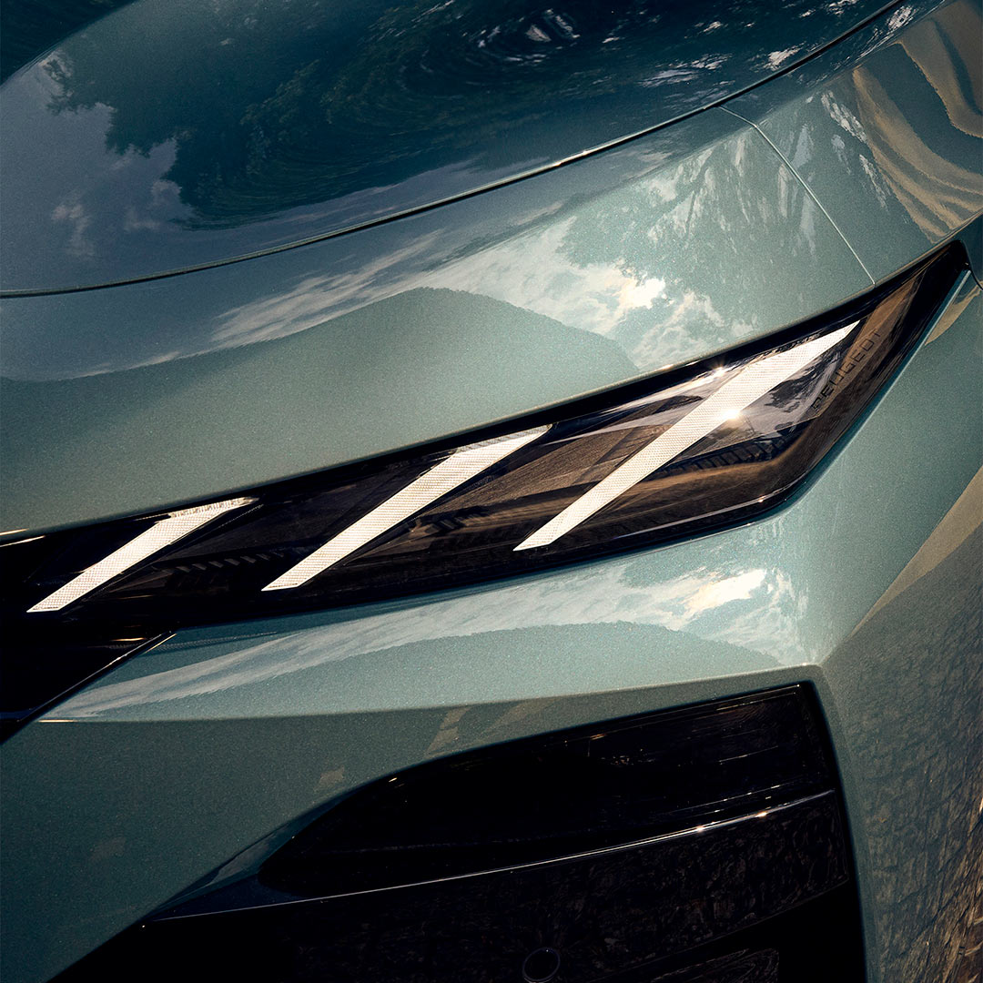 Nuevo emblema iluminado del PEUGEOT E-308 SW