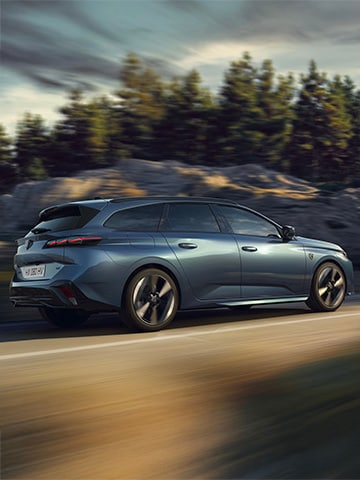 Vista trasera del nuevo PEUGEOT E-308 SW