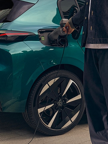 Nuevo PEUGEOT E-308 con carga para bicicletas