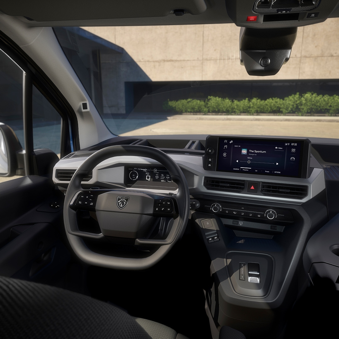 Nuevo PEUGEOT Partner Active puesto de conducción