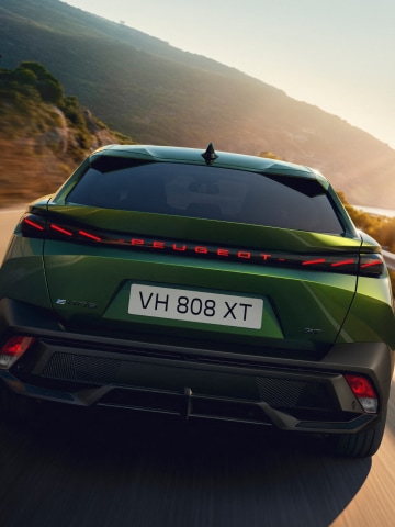 Nuevo PEUGEOT E-408 vista trasera