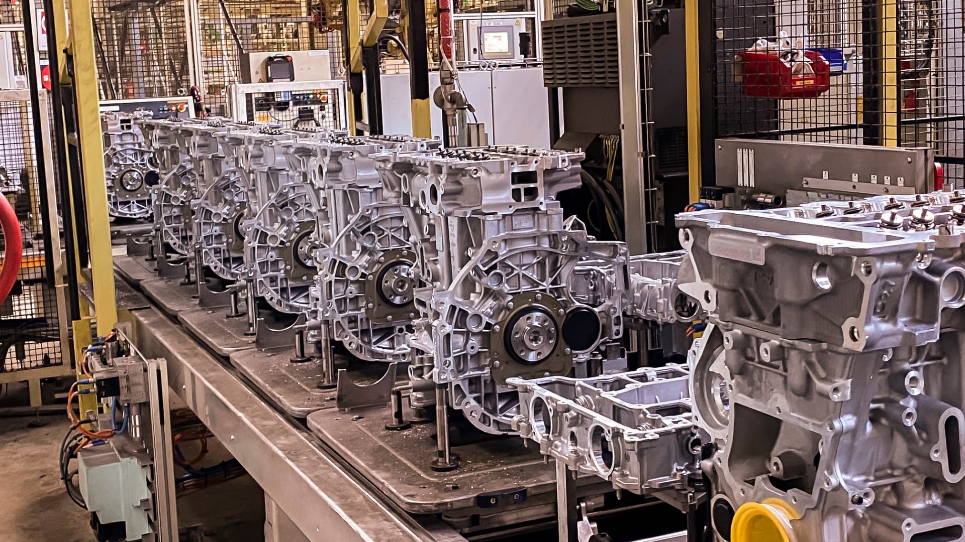 Producción del motor Turbo 100 en la fábrica