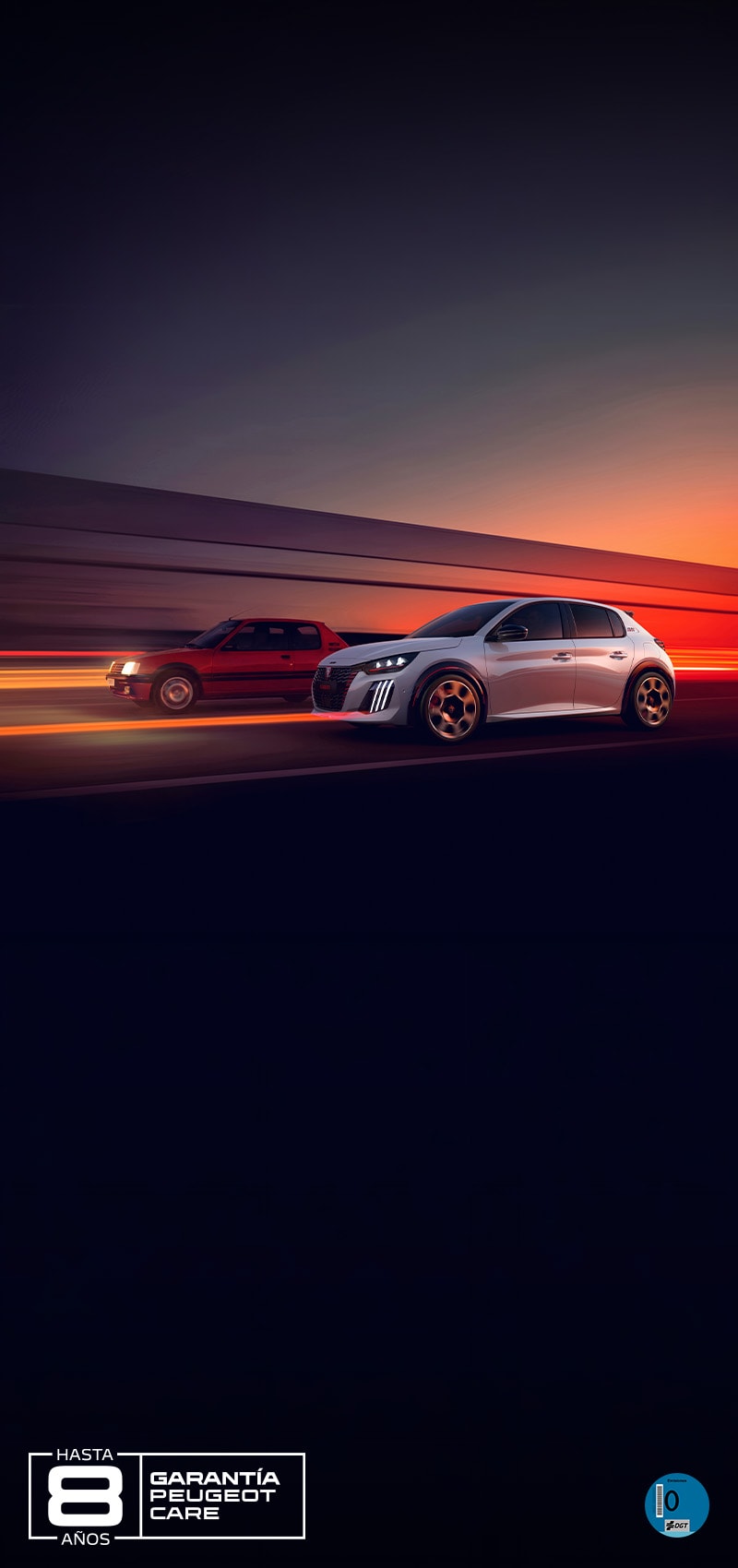 PEUGEOT 205 GTi y PEUGEOT E‑208 GTi circulando en paralelo